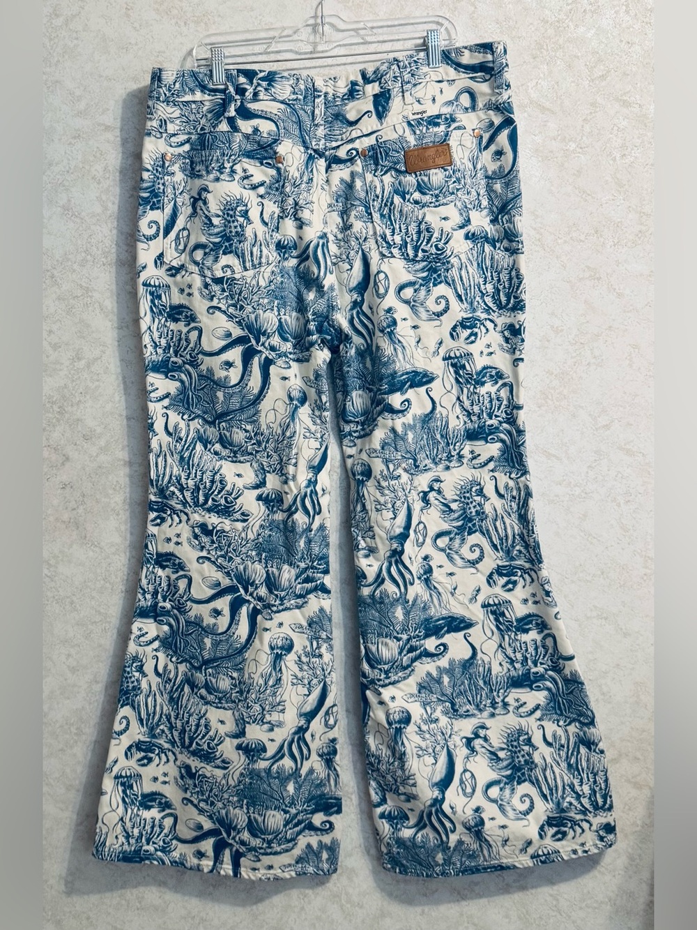 Wrangler Women’s High Rise Nautical Print Wanderer Flare Jeans 34 x 32 Blue - Picture 2 of 15